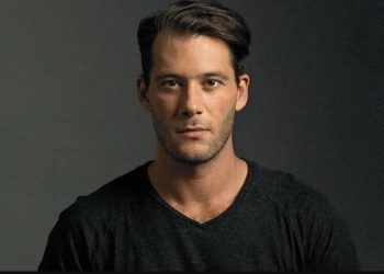 Δύσκολες ώρες για τον Αντίνοο Αλμπάνη: Επιδεινώθηκε η κατάσταση της υγείας του-Ακύρωσε την παράσταση