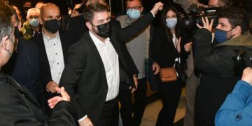 Εκλογές ΚΙΝΑΛ-Αποτελέσματα: Ξεκάθαρο προβάδισμα Ανδρουλάκη δείχνουν τα πρώτα αποτελέσματα