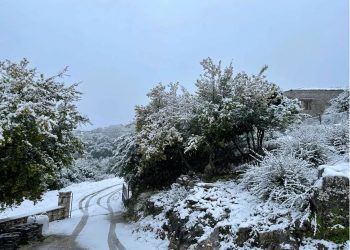 Κακοκαιρία Κάρμελ – Κρήτη: Πολλά χιόνια, εγκλωβισμένοι οδηγοί – Έπεσε μπαλκόνι! (φωτο, video)