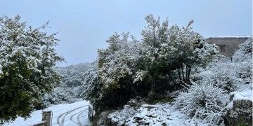 Κακοκαιρία Κάρμελ – Κρήτη: Πολλά χιόνια, εγκλωβισμένοι οδηγοί – Έπεσε μπαλκόνι! (φωτο, video)