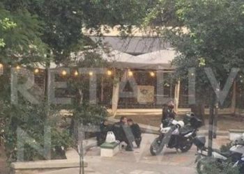 Αστυνομικοί της ΔΙΑΣ βρήκαν εγκαταλελειμμένο κοριτσάκι μέσα σε χαρτόκουτα (φωτο, video)