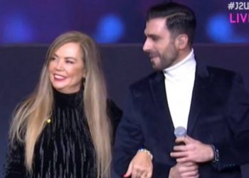 J2US: Η Ελένη Δήμου με look που δεν την έχεις ξαναδεί – Ίσιωσε τα μαλλιά της και είναι αγνώριστη[video]