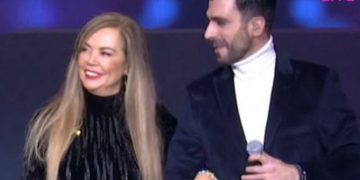 J2US: Η Ελένη Δήμου με look που δεν την έχεις ξαναδεί – Ίσιωσε τα μαλλιά της και είναι αγνώριστη[video]