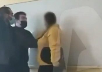 Χαμός σε ΕΠΑΛ: Καθηγητής χτυπά μαθήτρια – Του αναποδογύρισαν το αυτοκίνητο (VIDEO)