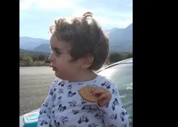 Παναγιώτης-Ραφαήλ: Εύχεται χαμογελαστός «Καλά Χριστούγεννα» και συγκινεί