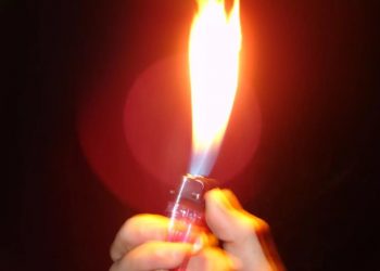 Φρίκη: 13χρονος έριξε απολυμαντικό σε φίλο του και του έβαλε φωτιά