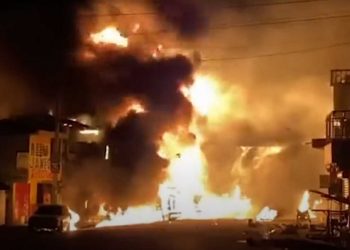 Αϊτή: Τουλάχιστον 50 νεκροί από έκρηξη βυτιοφόρου – 20 σπίτια έπιασαν φωτιά