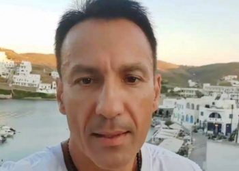 Πέτρος Ίμβριος: Θρήνος για τον τραγουδιστή – Έχασε τον πατέρα του