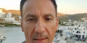 Πέτρος Ίμβριος: Θρήνος για τον τραγουδιστή – Έχασε τον πατέρα του