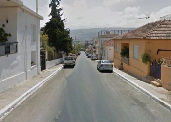 Κρήτη: Πεζός έγινε ασπίδα μπροστά σε ακυβέρνητο αυτοκίνητο για να σώσει δύο παιδιά