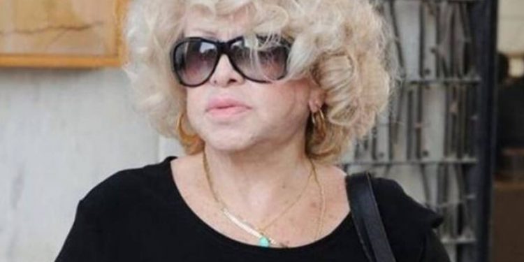 Τραγικές ώρες για την Καίτη Γκρέυ: Δεν έχει μάθει για τον θάνατο του γιου της