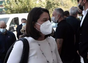 Κεραμέως: Εμβολίασε τον 5,5 ετών γιο της κατά του κορονοϊού[photo]