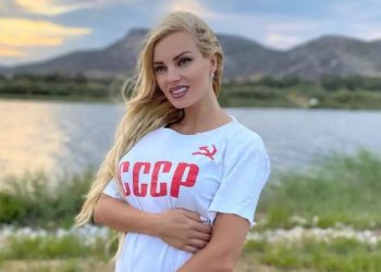 Γέννησε η Τζούλια Νόβα – Ο τοκετός έγινε στο σπίτι της