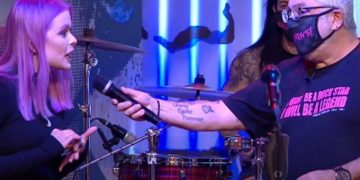 «Έτσι έγιναν όλα» – Τι λέει ο συνεργάτης της τραγουδίστριας που καταγγέλλει τον Παναγιωτόπουλο (vid)