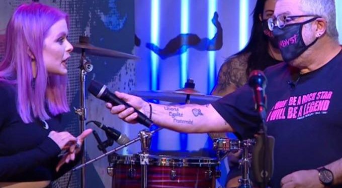 «Έτσι έγιναν όλα» – Τι λέει ο συνεργάτης της τραγουδίστριας που καταγγέλλει τον Παναγιωτόπουλο (vid)