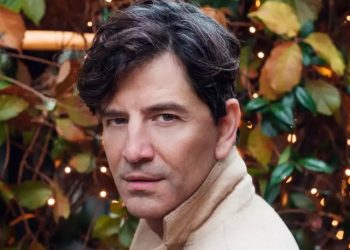 Σάκης Ρουβάς: Πήρε ”φόρα” και έπεσε στη θάλασσα!![video]