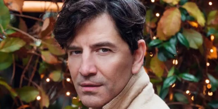 Σάκης Ρουβάς: Πήρε ”φόρα” και έπεσε στη θάλασσα!![video]