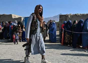 Νέος νόμος «τραγέλαφος» των Ταλιμπάν: Οι γυναίκες μπορούν να ταξιδεύουν μόνες έως και 72 χλμ