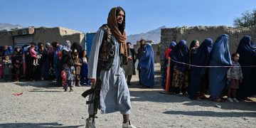 Νέος νόμος «τραγέλαφος» των Ταλιμπάν: Οι γυναίκες μπορούν να ταξιδεύουν μόνες έως και 72 χλμ