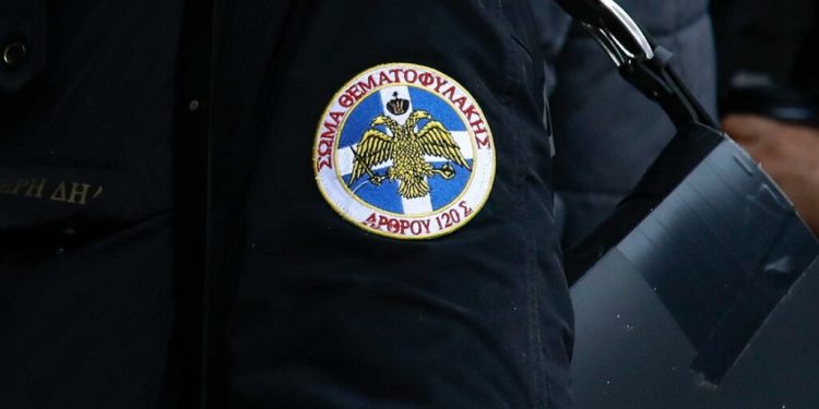 Alldaynews.gr Θεσσαλονίκη: Αρνητές υποδύθηκαν τους αστυνομικούς και έκαναν έλεγχο σε χώρο διενέργειας rapid test!