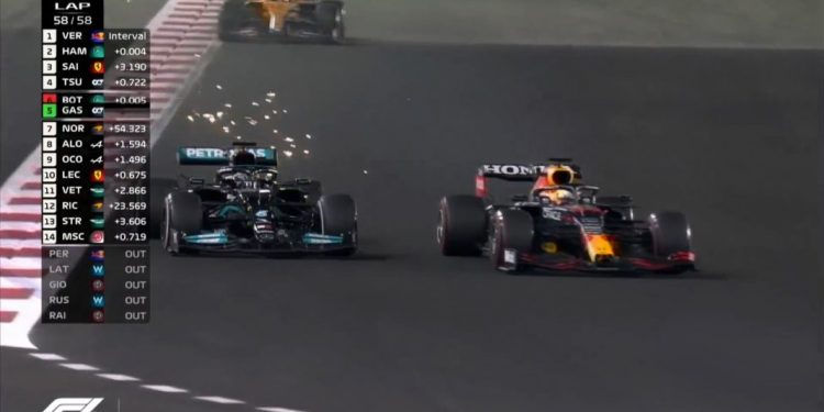 Alldaynews.gr Formula 1: Με φοβερή ανατροπή η νίκη – Δείτε τον ιστορικό τελευταίο γύρο του Grand Prix (video)