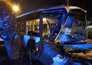 Σοκαριστικό τροχαίο με λεωφορείο στην Ποσειδώνος[photos]