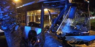 Σοκαριστικό τροχαίο με λεωφορείο στην Ποσειδώνος[photos]