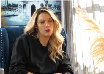 Μαντώ Γαστεράτου: Φορούσα ένα σκουλαρίκι και αρχίζει να φωνάζει «είναι π@ύστ@ς, είναι π@ύστ@ς! Ελάτε να δείτε»