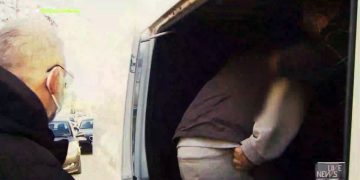 Alldaynews.gr Απόπειρα γυναικοκτονίας και βιασμού: “Φώναζε βοήθεια με σφάζει” λένε οι αστυνομικοί που έσωσαν την 38χρονη (video)