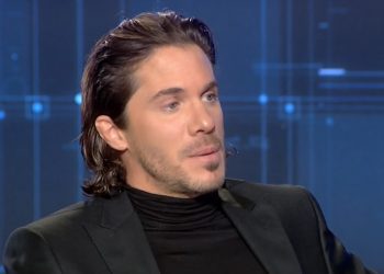 Νίκος Οικονομόπουλος: «Ο κορονοϊός με δυσκόλεψε – Η Θεία Κοινωνία είναι το φάρμακο των ανθρώπων»