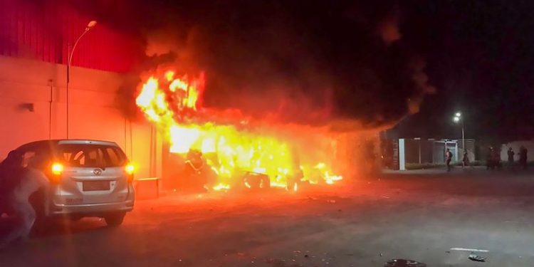 Alldaynews.gr Μακελειό σε βραδιά καραόκε: Καυγάς οδήγησε σε τραγωδία με 19 νεκρούς!