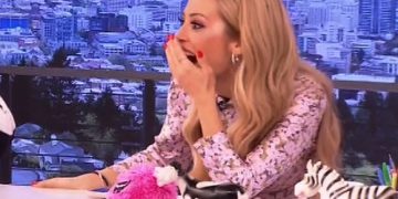 Alldaynews.gr «Πάγωσε» η Κατερίνα Καραβάτου: «Ακούστηκε; Θα λιποθυμήσω»! (Video)