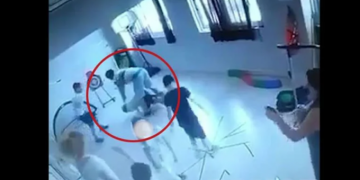 Φρίκη: Φυσικοθεραπευτής χτυπά με κλωτσιά στο κεφάλι παιδί σε Κέντρο της Αττικής (video)