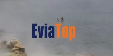Εύβοια – Πραγματική απόλαυση: Τα πάντα χιονισμένα κι αυτός κάνει μπάνιο