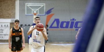 Alldaynews.gr Κατέρρευσε από το χιόνι η οροφή του κλειστού γυμναστηρίου ΔΑΪΣ