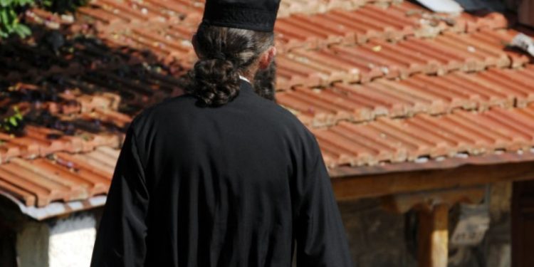 Alldaynews.gr Συνελήφθη 37χρονος ιερέας, πατέρας 3 παιδιών, για βιασμό και πορνογραφία ανηλίκων