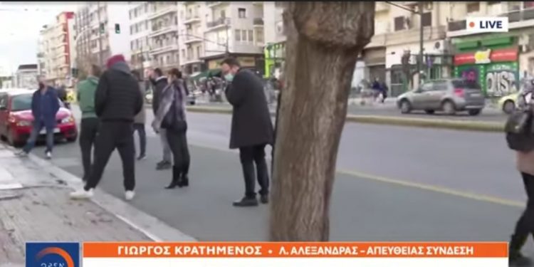 Alldaynews.gr Ουρές στα φαρμακεία για rapid test ή PCR με την Όμικρον να κυριαρχεί και στην Ελλάδα