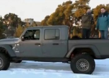 Ιδιώτης εθελοντής απεγκλώβισε πάνω από 200 οχήματα στην Αττική Οδό