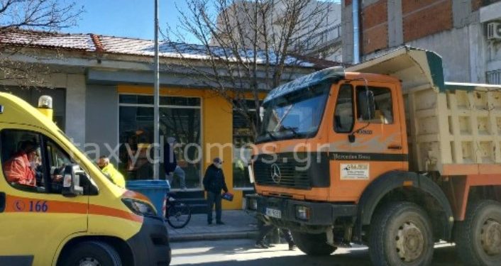 Φορτηγό παρέσυρε 23χρονο πεζό-Τραυματίστηκε σοβαρά στα πόδια