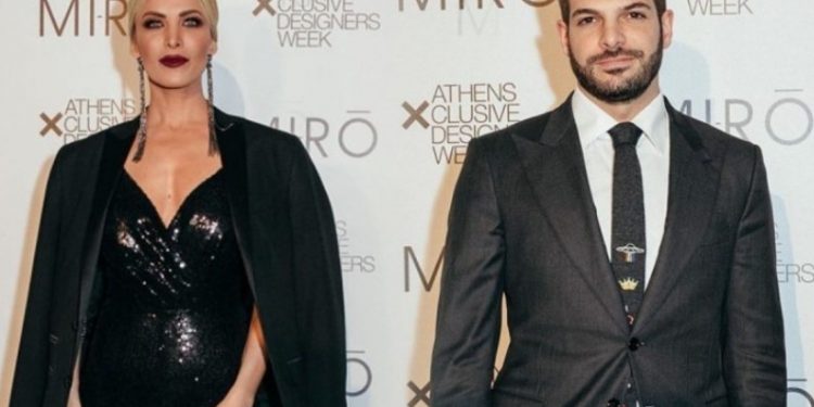 Alldaynews.gr Αγκαλιασμένοι στην Σαντορίνη: Η μοναδική φωτογραφία που κράτησε στο instagram της με τον Τσαγκρίδη η Καινούργιου