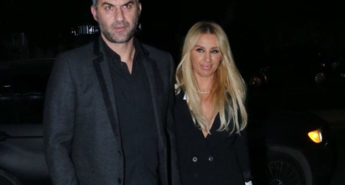 Alldaynews.gr Δύσκολες ώρες: Στο νοσοκομείο η Γωγώ Μαστροκώστα-το πλευρό της ο σύζυγός της, Τραϊανός Δέλλας