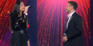 Πλούταρχος: Υποκλίθηκε στην κόρη του, Κατερίνα – Μάγεψαν με το ντουέτο τους στο εορταστικό του ΣΚΑΙ[video]