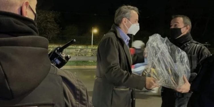 Μητσοτάκης: Οι ευχές στη βραδινή βάρδια των αστυνομικών της ΔΙ.ΑΣ[photos]