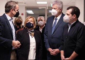 Ο Μητσοτάκης εκνευρίστηκε με τη Γκάγκα – Δείτε το βίντεο από την επίσκεψή του στο «Σωτηρία»