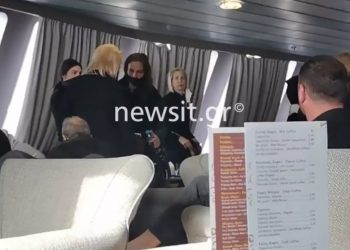 Κηδεία Τζώρτζη Μονογυιού: Ανείπωτος πόνος στο τελευταίο ταξίδι του αγαπημένου παιδιού της Μυκόνου