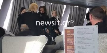 Alldaynews.gr Κηδεία Τζώρτζη Μονογυιού: Ανείπωτος πόνος στο τελευταίο ταξίδι του αγαπημένου παιδιού της Μυκόνου