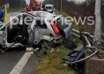 Alldaynews.gr Διαλύθηκε το αυτοκίνητο στο οποίο σκοτώθηκαν τα τρία νέα παιδιά