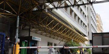 Ευαγγελισμός: Κατέρρευσε ψευδοροφή και τραυματίστηκαν εργαζόμενοι[photos]