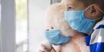 Παιδιά με κορονοϊό: Πώς αντιδρούν στη μετάλλαξη Όμικρον-Μπορεί να εισαχθούν στο νοσοκομείο και τα μωρά