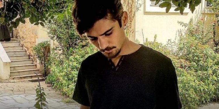 Σασμός: Νεκρός ο Πέτρος – Φωτογραφία από τη κηδεία του